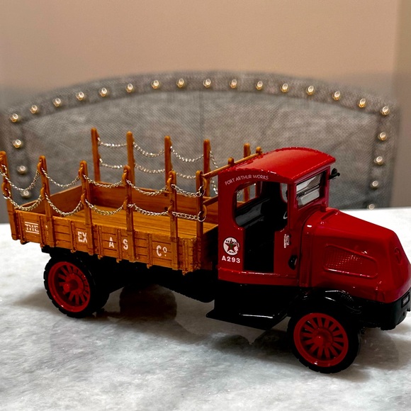 Texaco 1918 Mack AC Bulldog Flatbed Truck Collectable Die Cast w/ Original Box - Picture 16 of 16